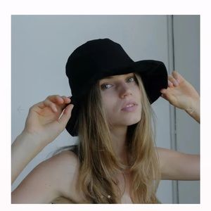 Wellington Factory Everyday Hat. Black.